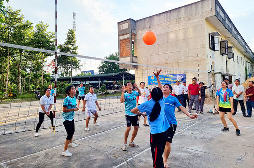 Sôi nổi Hội thao chào mừng Đại hội Công đoàn tỉnh An Giang tại Trường Chính trị Tôn Đức Thắng