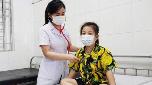 Nhiều bệnh nhi bị viêm phổi do khuẩn Mycoplasma, dễ nhầm sang cảm cúm