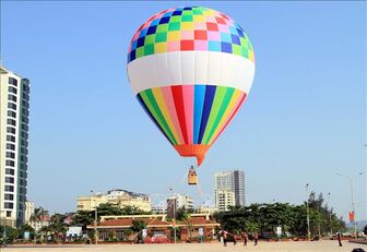 Khai mạc Festival khinh khí cầu 'Flyup Việt Nam - Cửa Lò 2023'