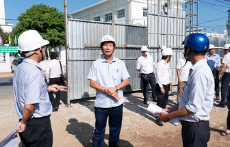 Phó Chủ tịch UBND tỉnh An Giang Lê Văn Phước kiểm tra các công trình trọng điểm trên địa bàn TP. Long Xuyên