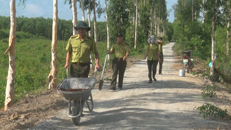 Trồng cây chào mừng kỷ niệm 50 năm Ngày thành lập lực lượng kiểm lâm Việt Nam