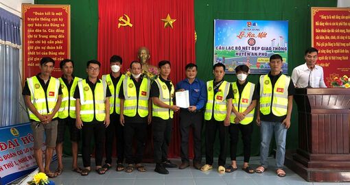 Huyện đoàn An Phú ra mắt mô hình Câu lạc bộ “Nét đẹp giao thông”