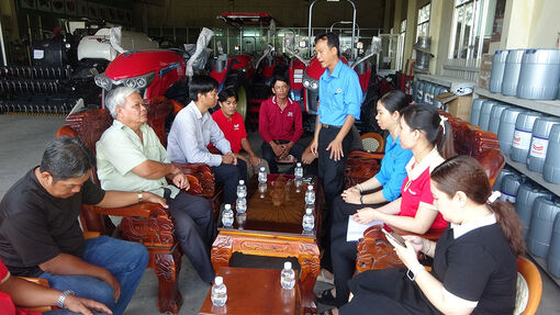 Liên đoàn Lao động huyện Tri Tôn tặng quà cho 78 công nhân lao động