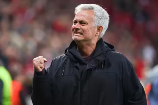 Mourinho đưa AS Roma vào chung kết Europa League