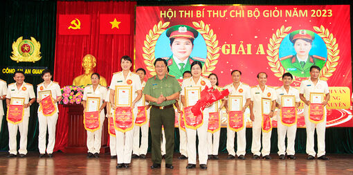 Trao giải Hội thi Bí thư Chi bộ giỏi trong Đảng bộ Công an tỉnh và trong Công an toàn tỉnh An Giang