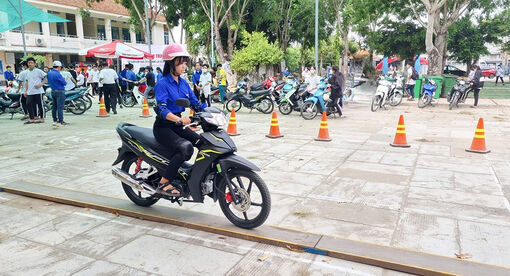 Tỉnh đoàn An Giang tổ chức chương trình tập huấn kiến thức và kỹ năng lái xe an toàn năm 2023