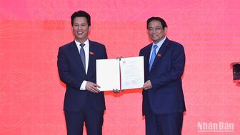 Thủ tướng Phạm Minh Chính trao quyết định bổ nhiệm Bộ trưởng Tài nguyên và Môi trường