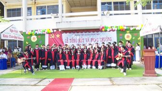 100% học sinh lớp 12 của Trường THPT Nguyễn Trung Trực đủ điều kiện thi tốt nghiệp THPT