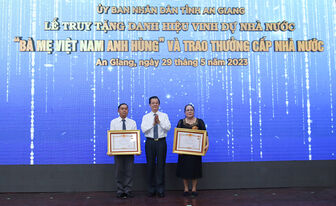 Truy tặng Danh hiệu vinh dự nhà nước “Bà Mẹ Việt Nam anh hùng” và trao thưởng cấp nhà nước
