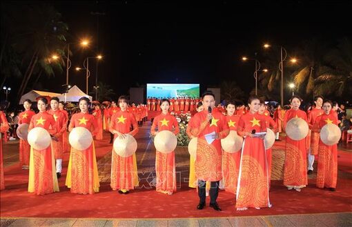 Festival Biển 2023: Tôn vinh áo dài Việt Nam