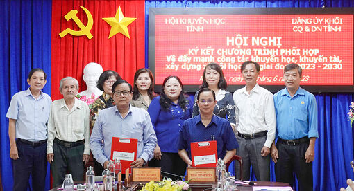 Hội Khuyến học tỉnh An Giang ký kết với Đảng ủy Khối Cơ quan và Doanh nghiệp tỉnh An Giang về công tác khuyến học, khuyến tài