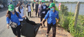 Huyện đoàn Phú Tân hưởng ứng Ngày Môi trường thế giới