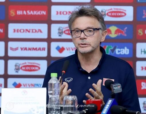 HLV Troussier: Quang Hải, Công Phượng chưa xứng đáng lên tuyển Việt Nam