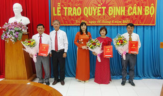 Thêm 5 cán bộ huyện Tri Tôn nhận nhiệm vụ mới