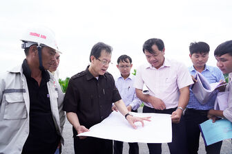 Lãnh đạo tỉnh An Giang khảo sát địa điểm tổ chức Lễ khởi công Dự án thành phần 1 thuộc dự án tuyến cao tốc