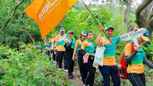Trekking chinh phục Thiên Cấm Sơn, chủ đề “Tỷ cây xanh, ý chí mạnh”