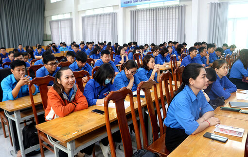 Bồi dưỡng kỹ năng công tác hội và phong trào thanh niên cho 261 cán bộ đoàn- hội cơ sở