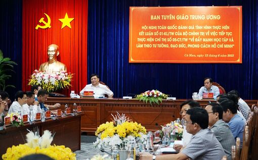 Cà Mau: Học và làm theo Bác không dừng, không nghỉ