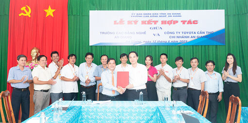 Trường Cao đẳng Nghề An Giang và Công ty Toyota Cần Thơ chi nhánh An Giang ký kết thỏa thuận hợp tác