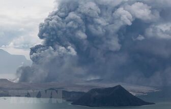 Philippines ban bố lệnh sơ tán do nguy cơ núi lửa Mayon phun trào