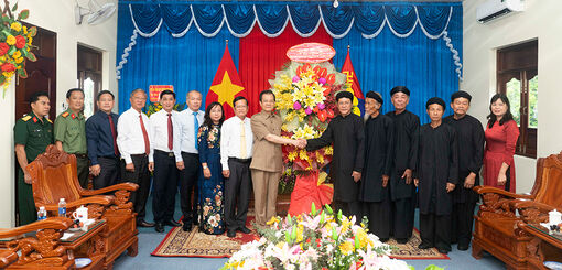 Bí Thư Tỉnh ủy An Giang Lê Hồng Quang thăm, chúc mừng kỷ niệm 156 năm Ngày khai sáng Phật giáo Tứ Ân Hiếu Nghĩa