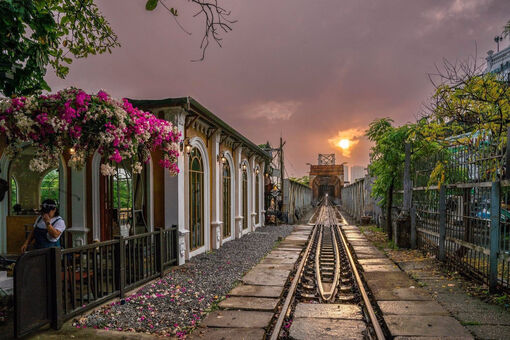 Quán cà phê đường tàu vị trí đắc địa, view tuyệt đẹp mới xuất hiện ở Hà Nội