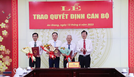 UBND tỉnh An Giang trao quyết định cán bộ