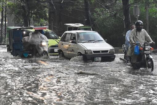 Pakistan sơ tán hàng nghìn người trước khi bão đổ bộ