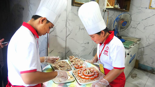 Tạo điều kiện cho học sinh Tri Tôn trải nghiệm làm bánh
