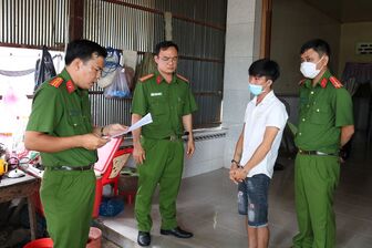 Công an An Giang bắt giữ đối tượng giao ma túy thuê ở An Phú