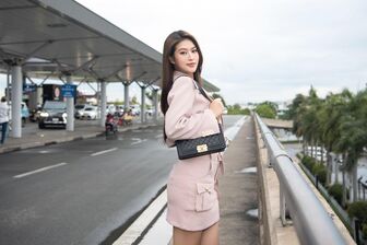 Hoa hậu Đoàn Thiên Ân hút ánh nhìn với thời trang sân bay trẻ trung