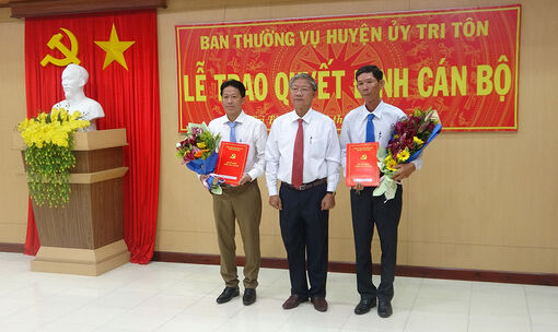 Thêm 3 cán bộ huyện Tri Tôn nhận nhiệm vụ mới