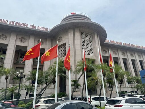 Áp lực tăng trưởng tín dụng nhưng không "bơm" tín dụng ồ ạ