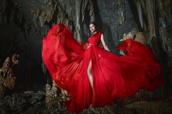 Hoa hậu H'Hen Niê khoe bộ ảnh tuyệt đẹp chụp trong hang động ở Quảng Bình