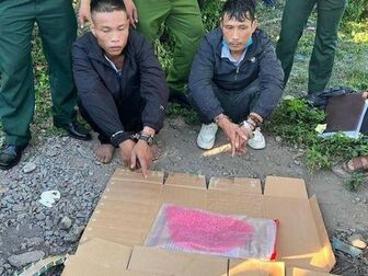 Quảng Trị: Bắt 2 đối tượng vận chuyển 8.000 viên ma túy