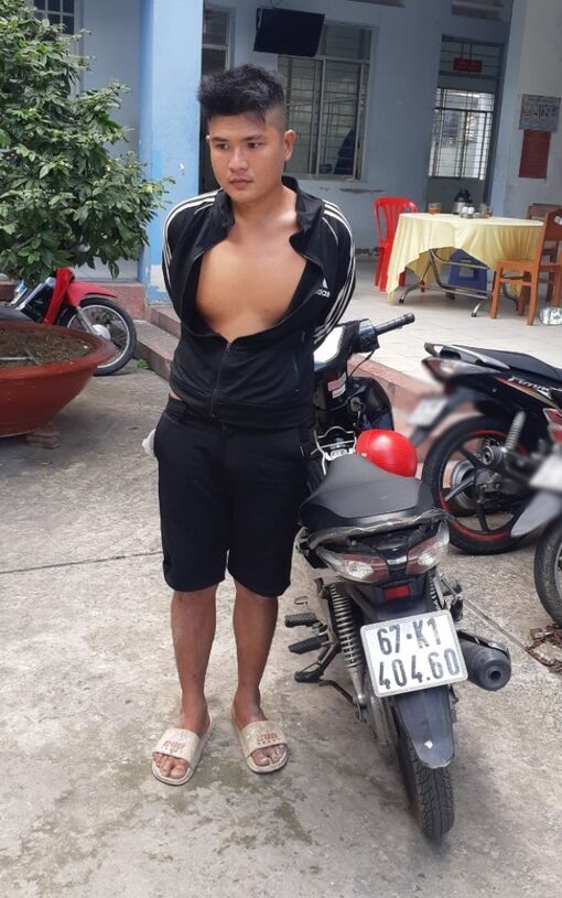 Tạm giữ hình sự đối tượng trộm “nóng”  môtô Phú Tân