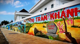 Chiêm ngưỡng bức tường tranh bích họa ven biển Ninh Thuận xác lập kỷ lục Việt Nam