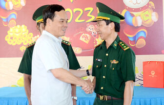 Phó Thủ tướng Chính phủ Trần Lưu Quang kiểm tra công tác phòng, chống buôn lậu trên tuyến biên giới An Giang