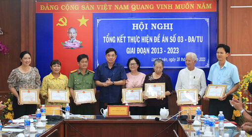 Khen thưởng nhiều tập thể, cá nhân xuất sắc thực hiện Đề án 03-DA/TU của Ban Thường vụ Thành ủy Long Xuyên
