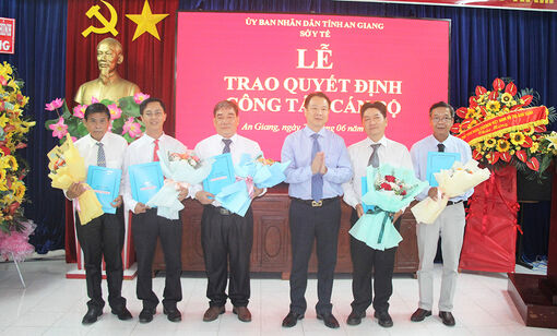 Sở Y tế An Giang trao quyết định công tác cán bộ và bàn giao bộ máy tổ chức Bệnh viện Đa khoa Y dược cổ truyền- Phục hồi chức năng tỉnh