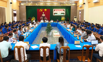 Chủ tịch UBND huyện An Phú đối thoại với đoàn viên, thanh niên