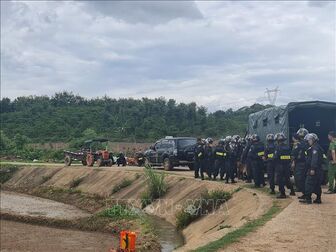 Truy nã đặc biệt các bị can vụ ‘Khủng bố’ ở Đắk Lắk; tước quân tịch, khởi tố vụ án công an bắn dê của dân
