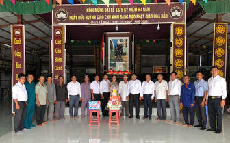 Bí thư Huyện ủy An Phú thăm và tặng quà Ban Trị sự PGHH các xã, thị trấn