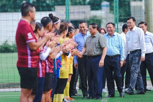 Thủ tướng chúc các nữ cầu thủ dự World Cup 'thi đấu hết mình, chinh phục đỉnh cao'