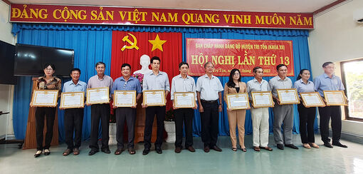 Huyện ủy Tri Tôn phát động thi đua “bốn tốt” trong chi, đảng bộ cơ sở
