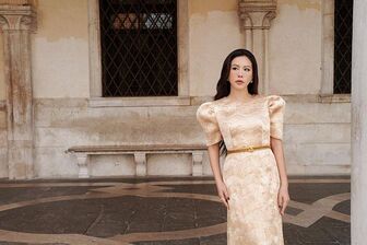 Hoa hậu Thu Hoài khoe sắc vóc quyến rũ tại Venice
