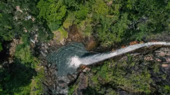 Băng rừng khám phá dòng thác đẹp như mơ, ít người biết ở Khánh Hòa