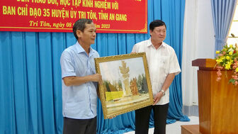 Thành ủy Bến Tre trao đổi kinh nghiệm với Huyện ủy Tri Tôn