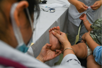 Bộ Y tế đưa hồ sơ xin cấp phép vắc xin tay chân miệng vào diện ưu tiên xét duyệt