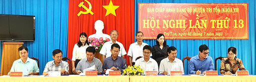 Thi đua xây dựng “bốn tốt” trong chi, đảng bộ ở huyện Tri Tôn
